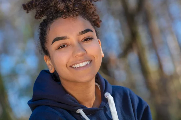 Portrait Extérieur Belle Race Mixte Heureux Biracial Afro Américain Fille — Photo