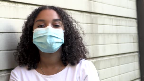 Hermosa Raza Mixta Chica Afroamericana Adolescente Birracial Mujer Joven Fuera — Vídeo de stock