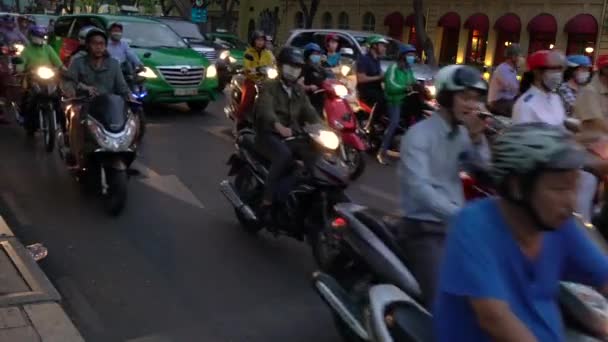 Motorrad Und Menschen Auf Den Strassen Von Chi Minh City — Stockvideo