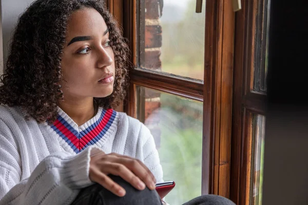 Vacker Blandad Ras Afroamerikansk Flicka Tonåring Kvinnlig Ung Kvinna Ledsen — Stockfoto