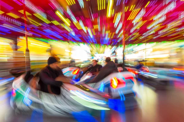 Moto Sfocato Dodgems Auto Paraurti Una Fiera Divertente — Foto Stock