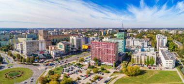 Lublin kuş bakışı. Havadan şehrin panoraması. Tomasz Zana sokak çevresinde Lublin alanı.