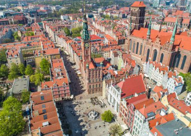 Gdansk - uzun Pazar, Neptün çeşme ve müze kulesi bir kuş bakışı görünümü.