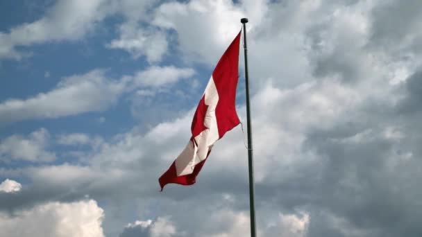 Канадский Флаг Плавающий Замедленной Съемке — стоковое видео