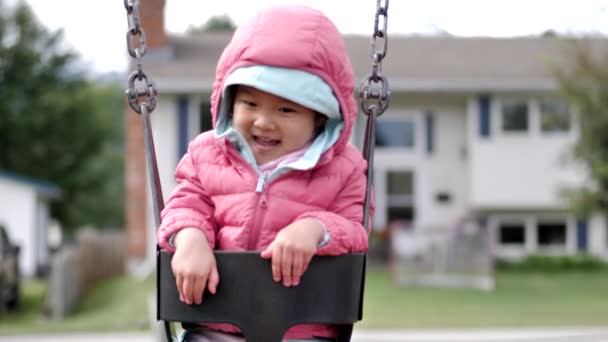 Asiático Chinês Criança Mãe Brincando Parque — Vídeo de Stock