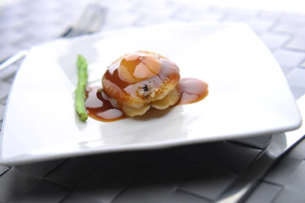 Vista de cerca de Abalone que se sirve en un restaurante —  Fotos de Stock