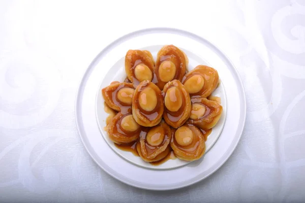 Wide spread of abalone servings in a fine dining setting — Stock Photo, Image