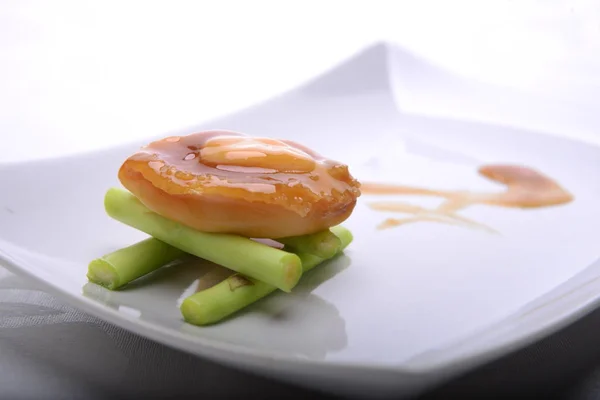 Fine dining of Abalone in a restaurant where presentation is imp — Stock Photo, Image