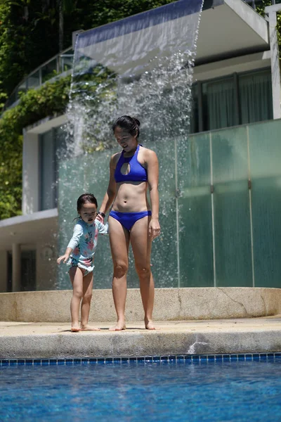 Asian chinese child hesitant to enter water — Stock Photo, Image