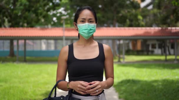 Asian Chinese Woman Wearing Face Mask While Going Out Streets — Stock Video