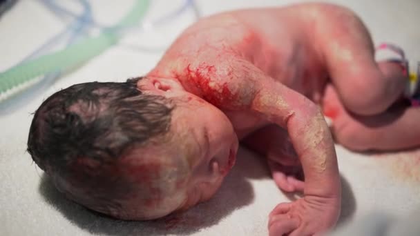 Nouveau Asiatique Chinois Bébé Pleurer Son Coeur Hors — Video