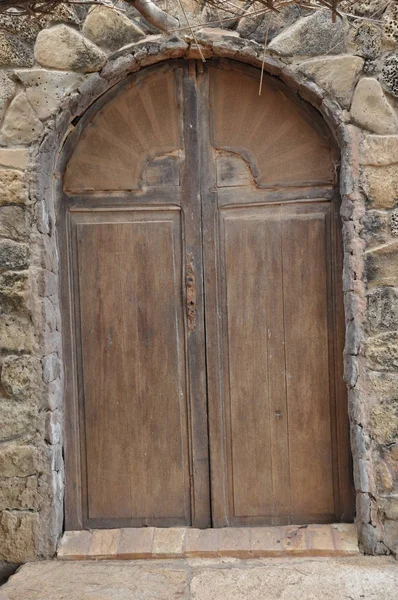 Staré Dřevěné Dveře Tradiční Budově — Stock fotografie