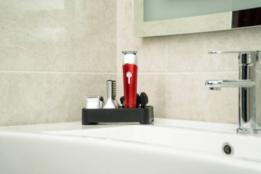 Ek olarak bir banyo closeup ile sakal düzeltici