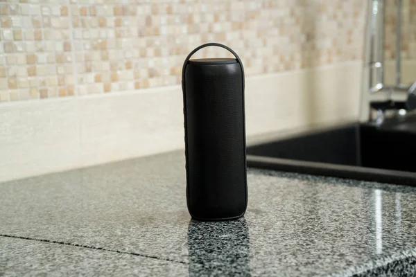 Bluetooth speaker plays music in a kitchen — Stock Photo, Image