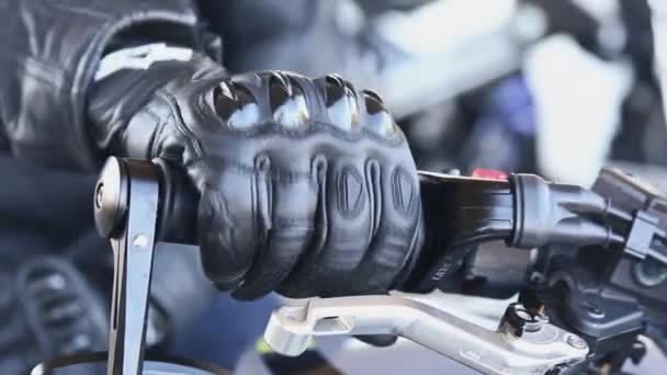 Closeup of a bikers hand. Biker twists the Handle of the Gas on the Wheel of the Motorcycle — Stock Video