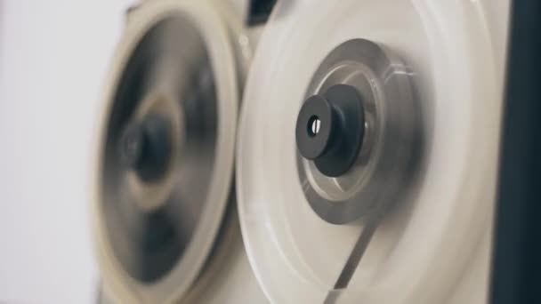 Bobbin tape recorder. Old reel tape recorder. Old reel tape recorder rewind tape — Stock Video