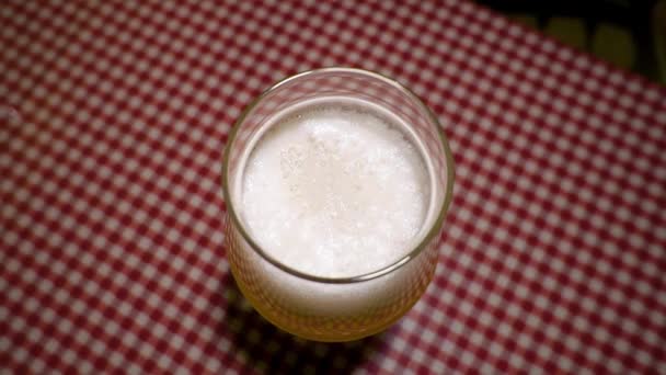 Cold light craft beer in a glass — Stock Video