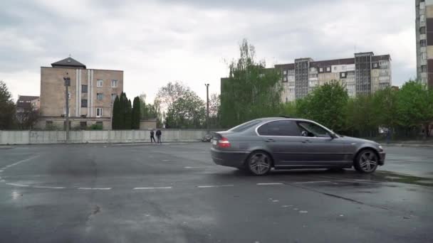 Тернопіль, Україна-10 травня 2019: повільний рух постріл спортивного автомобіля зробити дрейф — стокове відео
