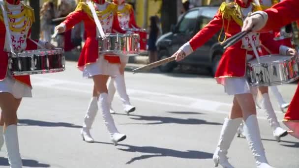 Desempenho de rua por ocasião do feriado. Movimento lento — Vídeo de Stock