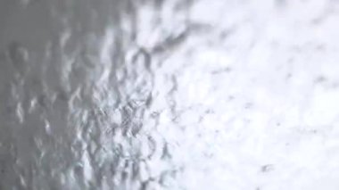 Otomatik oto yıkamacıdaki araba görüntüsü.