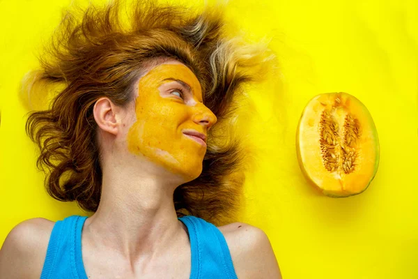 Mascarilla Casera Verano Con Melón Almizclero Cúrcuma Para Exfoliación Desintoxicación — Foto de Stock