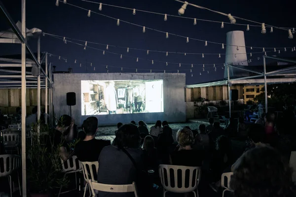 Agosto 2018 Bucareste Romênia Cinema Livre Topo Telhado Público Cheio — Fotografia de Stock