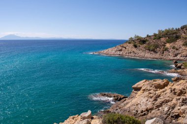 Yunanistan 'ın Thassos kentindeki sakin ve manzaralı Trypiti (Tripiti) plajı 
