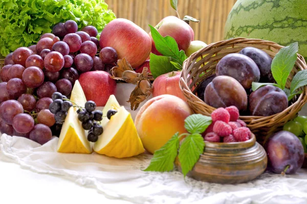 Gezond Vegetarisch Voedsel Verse Biologische Groenten Fruit Eten — Stockfoto