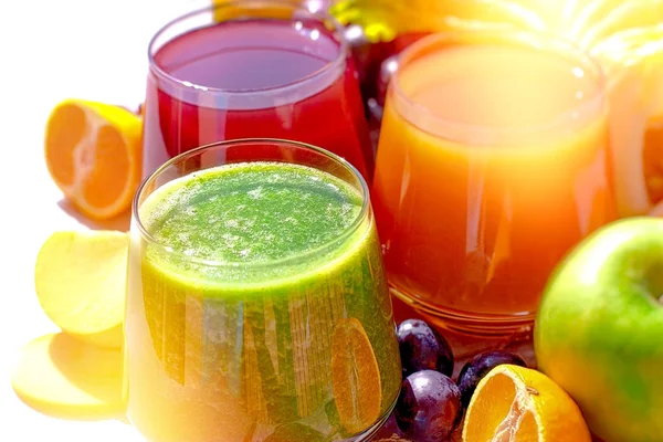 Grüner Smoothie Und Fruchtsaft Frisch Gepresste Gesunde Getränke — Stockfoto