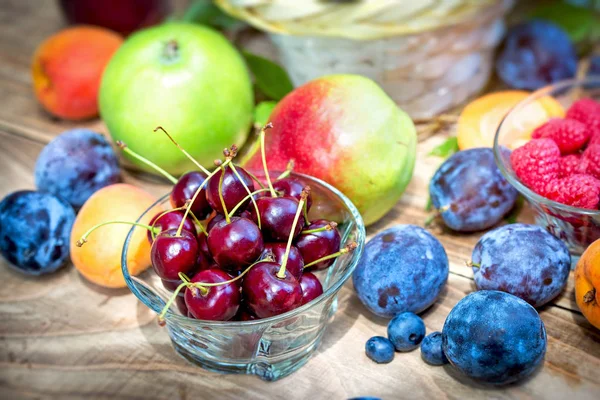 Healthy Diet Eating Vegetarian Food Fresh Organic Fruits — Stock Photo, Image
