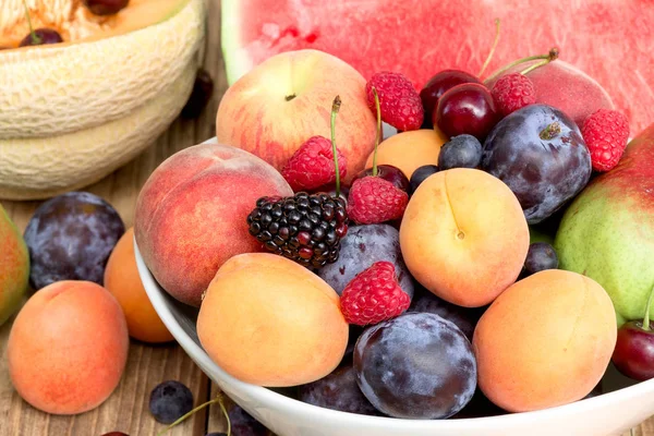 Hälsosam Mat Vegetarisk Kost Färsk Ekologisk Frukt Skål Bordet — Stockfoto