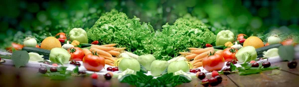 Aliments Sains Fruits Légumes Biologiques Sur Table Régime Végétarien Photos De Stock Libres De Droits