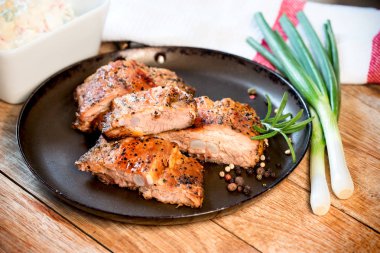 Lezzetli rosto kaburga, ev yapımı hazırlanmış domuz kaburga 