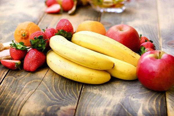 新鲜有机水果 乡村餐桌上的健康素食 — 图库照片