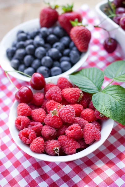Juicy Delicious Raspberries Blueberry Bowl Organic Fruit Berries — Stock Photo, Image