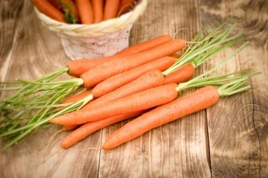 Rustik masada organik havuç