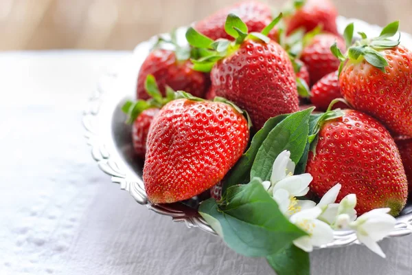Healthy Organic Strawberry Jasmine Flower — Stock Photo, Image