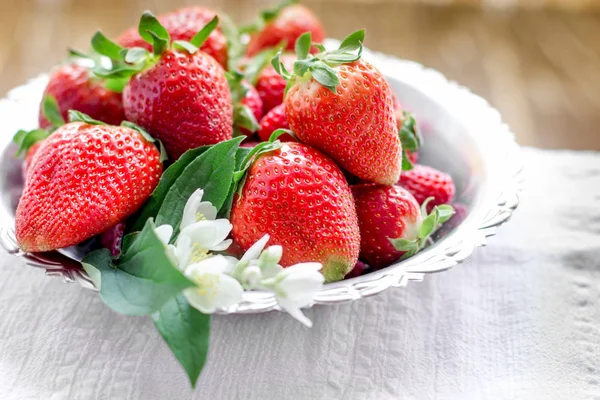 Srtawberry Fresas Orgánicas Frescas Jazmín Flor — Foto de Stock