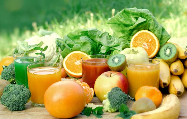 Sağlıklı Ferahlatıcı Içecek Sıcak Yaz Gününde Içecek Içecekler Organik Meyve — Stok fotoğraf
