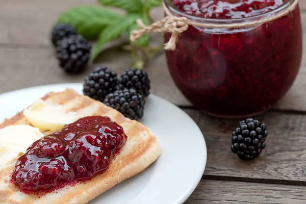 Marmelade Mûres Confiture Beurre Sur Pain Grillé — Photo