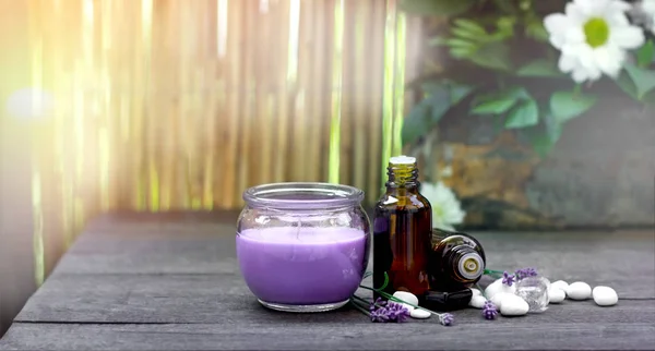 Olio Essenziale Lavanda Lavanda Tavola Con Olio Lavanda Massaggi Aromaterapia — Foto Stock