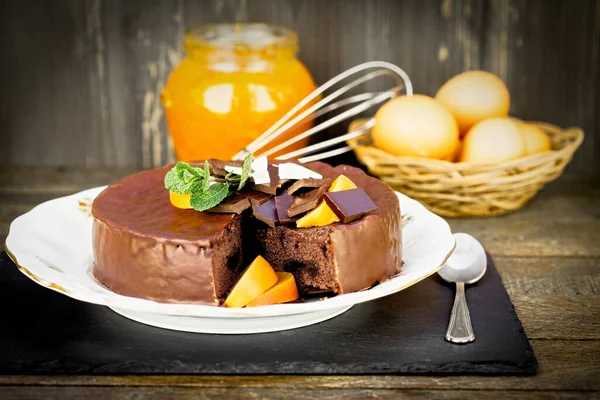 Bolo Chocolate Delicioso Com Geléia Damasco Marmelada — Fotografia de Stock