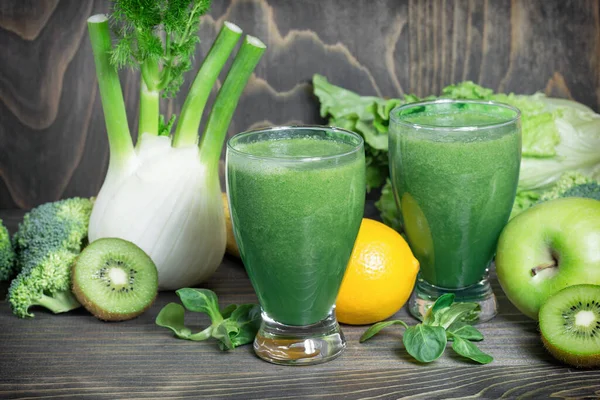 Frullato Verde Sano Sul Tavolo Primo Piano — Foto Stock