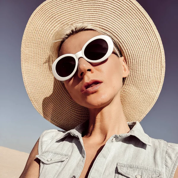 Blonde Lady Fashion Accessories Hat Sunglasses Beach Vibes Only — Stock Photo, Image