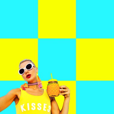 Plaj moda kız. Beach geometri ruh hali.