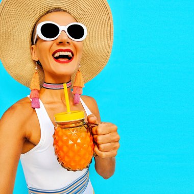 Şık plaj aksesuarları bayan moda mutlu. Beach tatil ruh hali