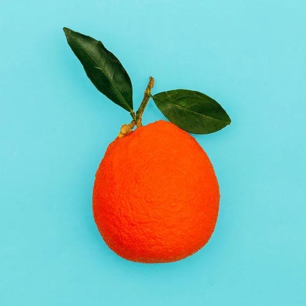 Oranges Fraîches Sur Fond Bleu Art Plat Minimal Laïc — Photo