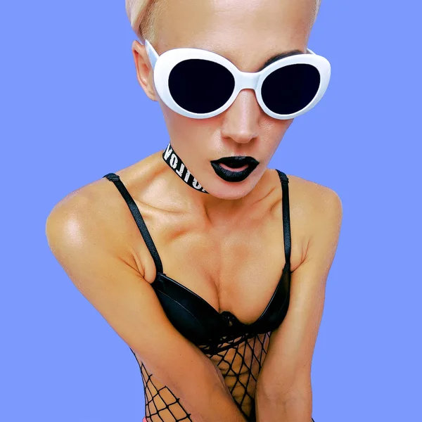 Fashion Blonde Model Stylish Accessories Choker Sunglasses Freak Party Outfit — Stock Photo, Image