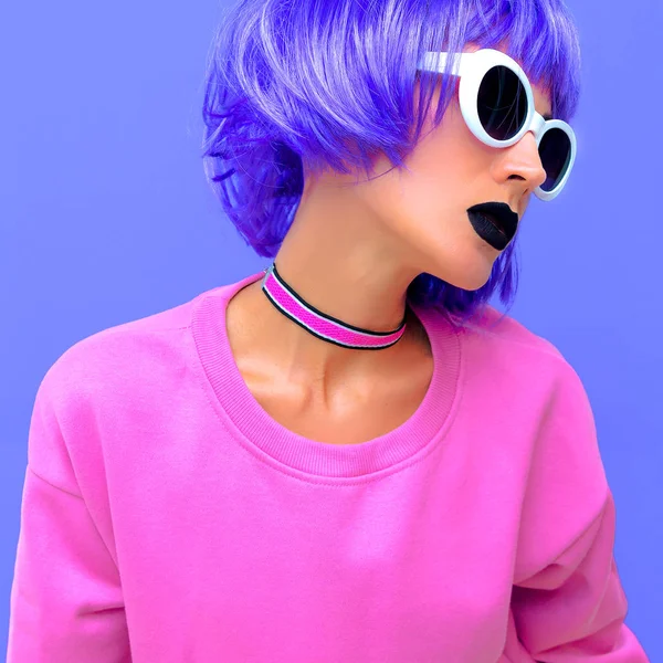 Vita Colorata Ragazza Moda Con Capelli Blu Luminoso Look Elegante — Foto Stock