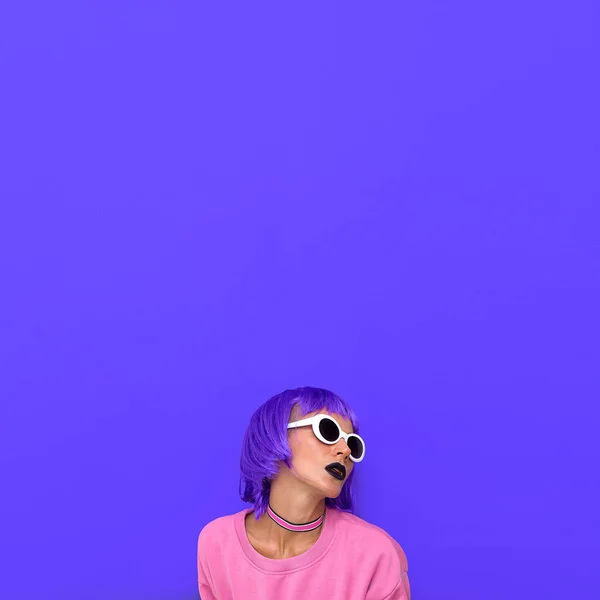 Chica Elegante Con Pelo Morado Estilo Moda Colorido Vida Color — Foto de Stock